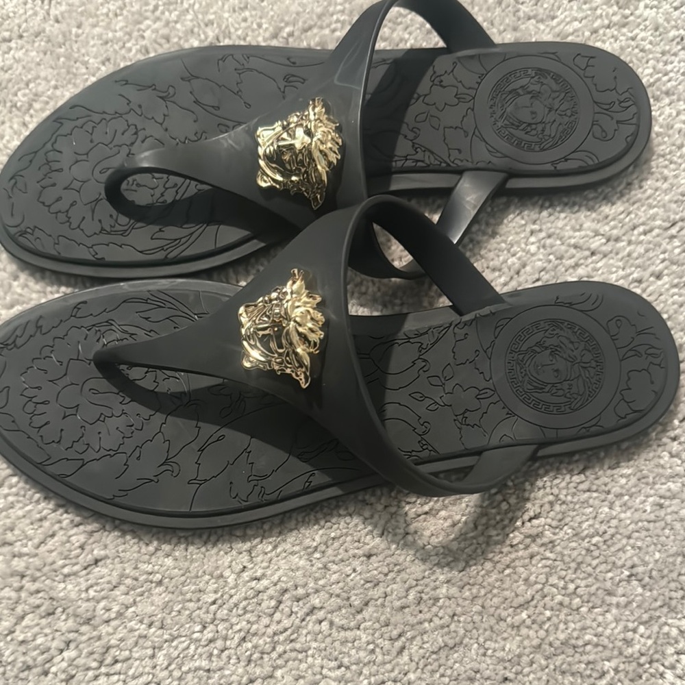 New Original Versace-37
Women's Gomma Thong Slide Sandals